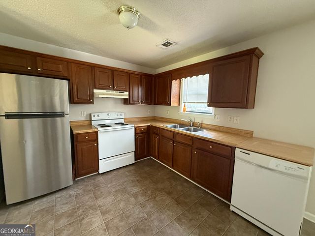 1490 N HWY 319, East Dublin, GA 31027