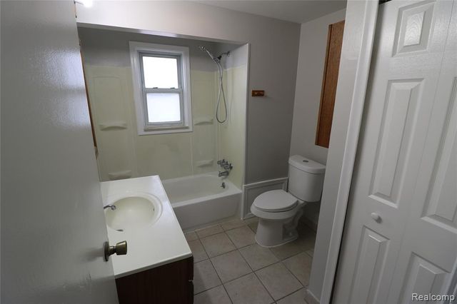27182 Seyburn Avenue, Warren, MI 48092