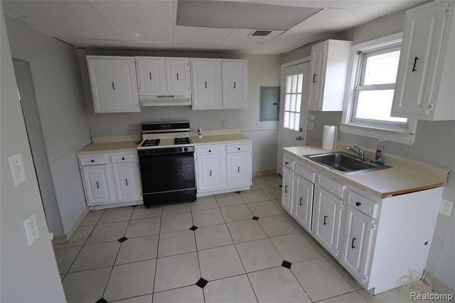 27182 Seyburn Avenue, Warren, MI 48092