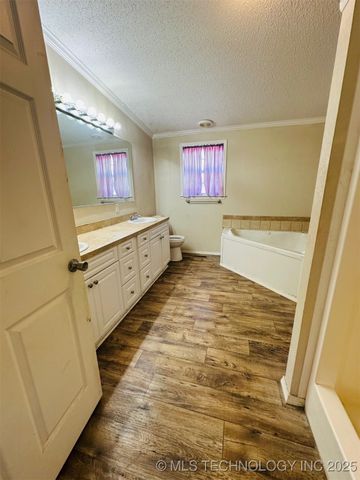 11515 Leavenworth Trail, Mead, OK 73449