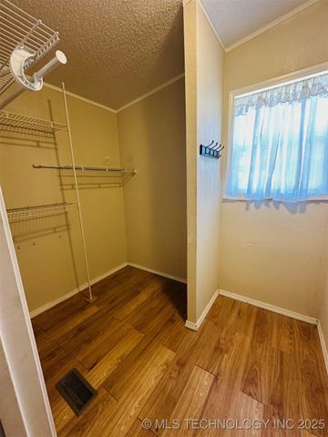 11515 Leavenworth Trail, Mead, OK 73449