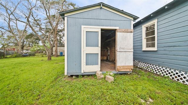234 E Texas Street, Brazoria, TX 77422