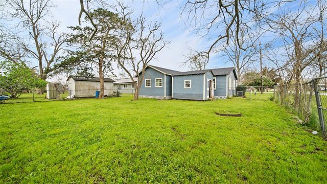 234 E Texas Street, Brazoria, TX 77422
