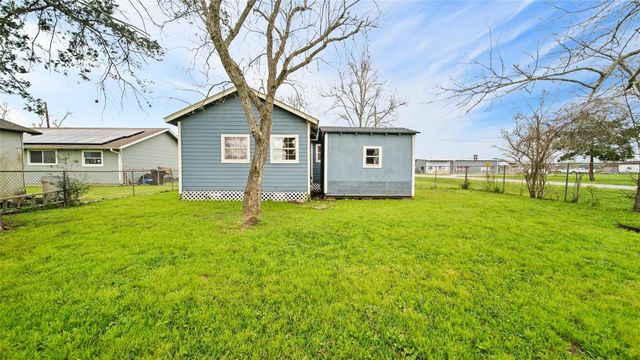 234 E Texas Street, Brazoria, TX 77422