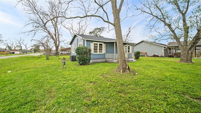 234 E Texas Street, Brazoria, TX 77422