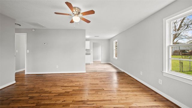 234 E Texas Street, Brazoria, TX 77422