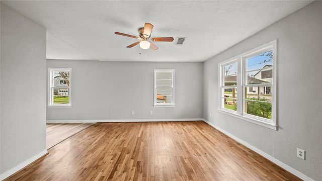 234 E Texas Street, Brazoria, TX 77422