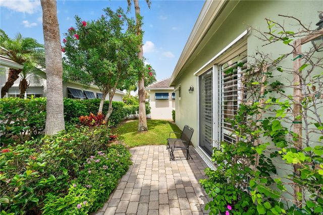 2087 Autumn Lane, Vero Beach, FL 32963