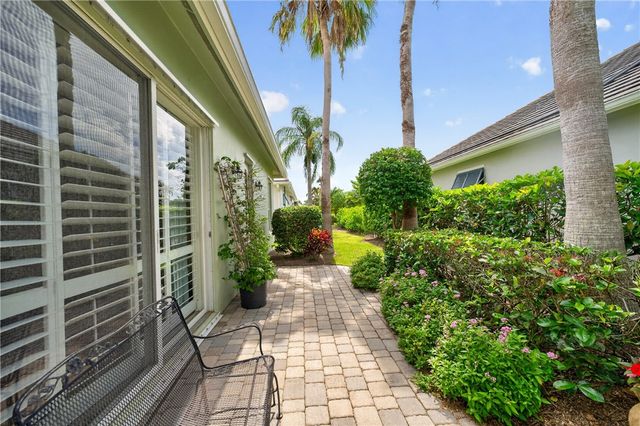 2087 Autumn Lane, Vero Beach, FL 32963