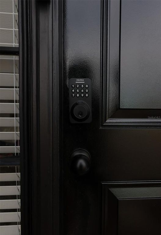 Image 4 of property listing at 2516 COURTLAND BOULEVARD, Deltona, FL 32738