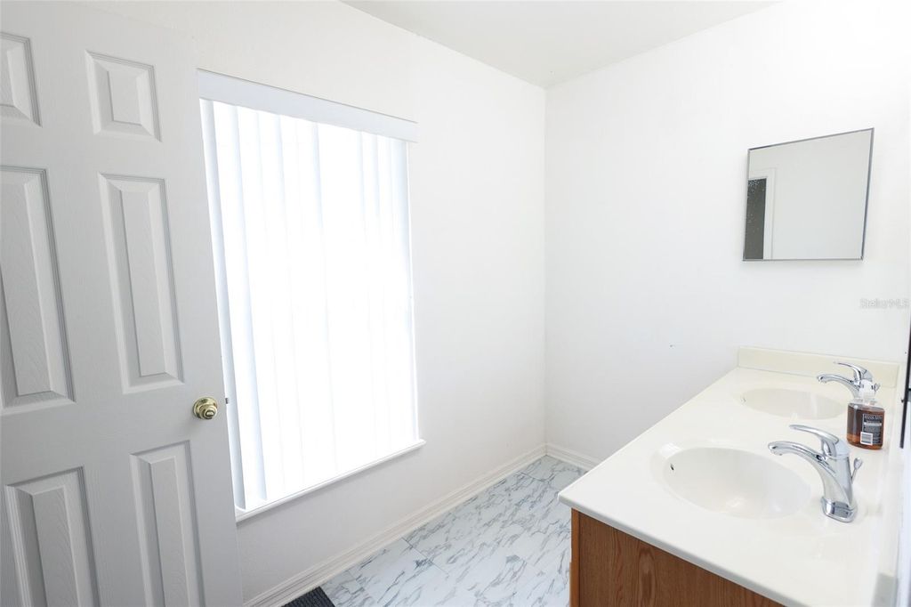 Image 33 of property listing at 2516 COURTLAND BOULEVARD, Deltona, FL 32738