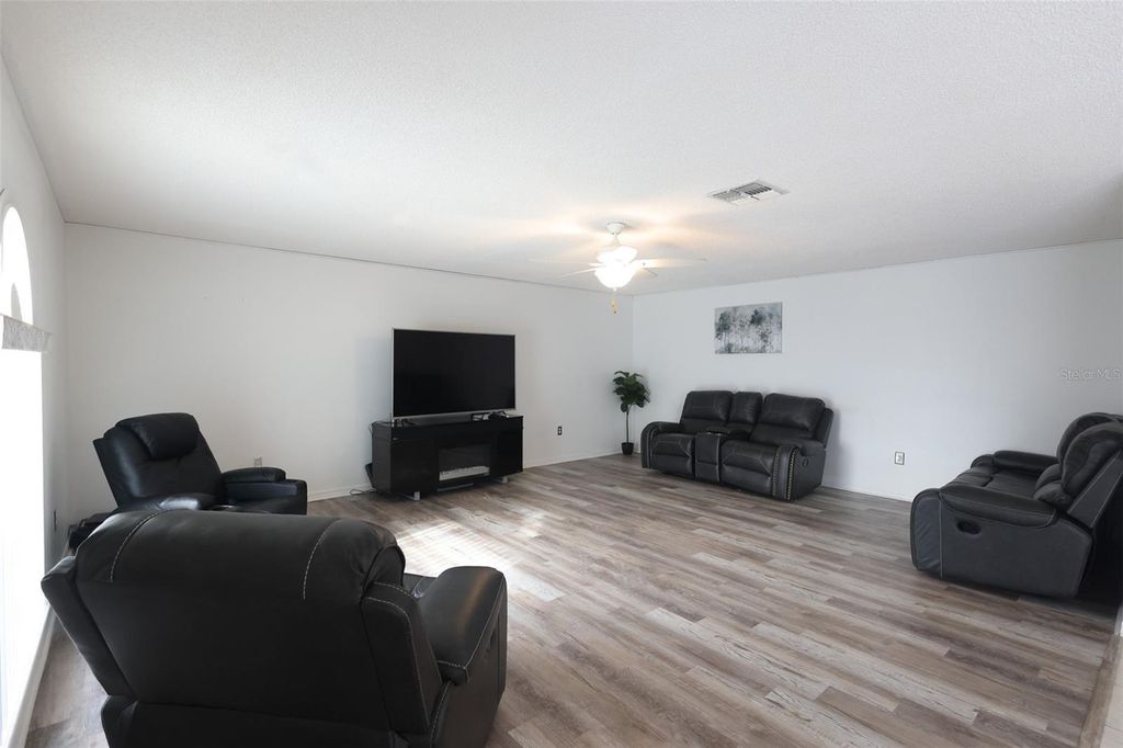 Image 46 of property listing at 2516 COURTLAND BOULEVARD, Deltona, FL 32738