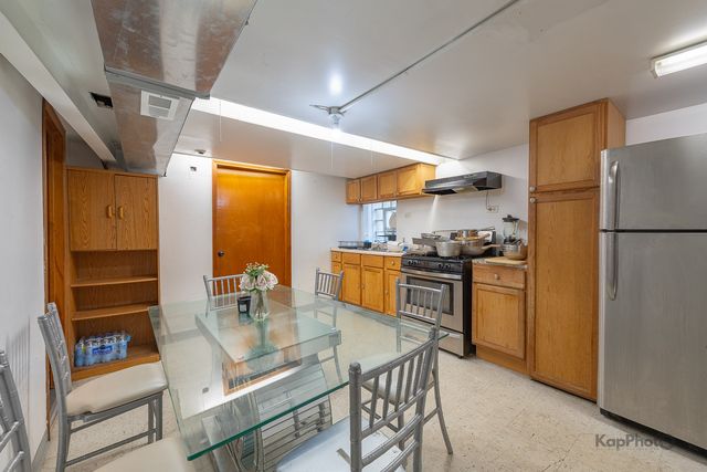 3122 W 39th Place, Chicago, IL 60632