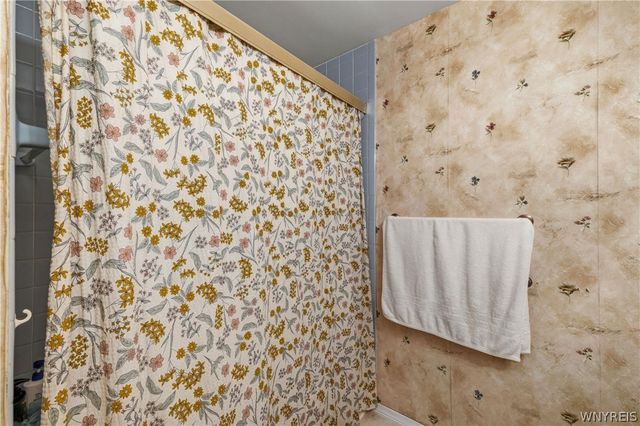 100 West Bihrwood Drive, West Seneca, NY 14224
