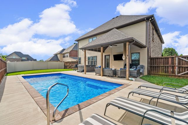 295 Castleton Ct, Clarksville, TN 37043