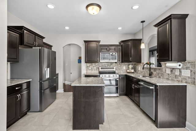 295 Castleton Ct, Clarksville, TN 37043