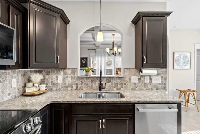 295 Castleton Ct, Clarksville, TN 37043