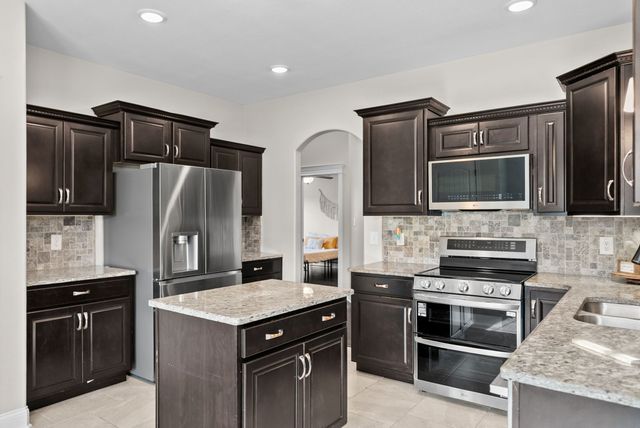 295 Castleton Ct, Clarksville, TN 37043