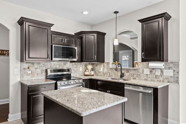 295 Castleton Ct, Clarksville, TN 37043