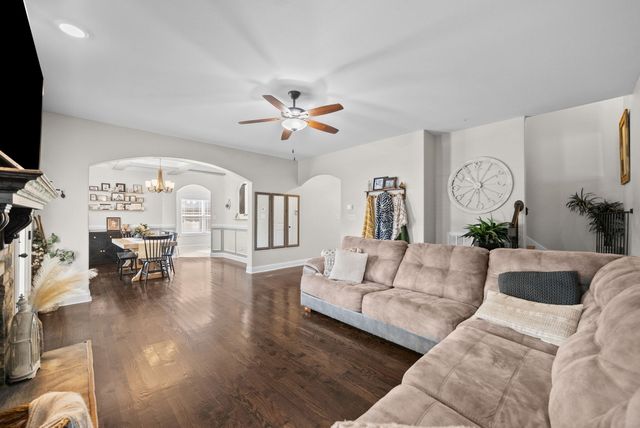 295 Castleton Ct, Clarksville, TN 37043