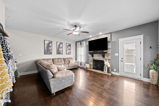 295 Castleton Ct, Clarksville, TN 37043