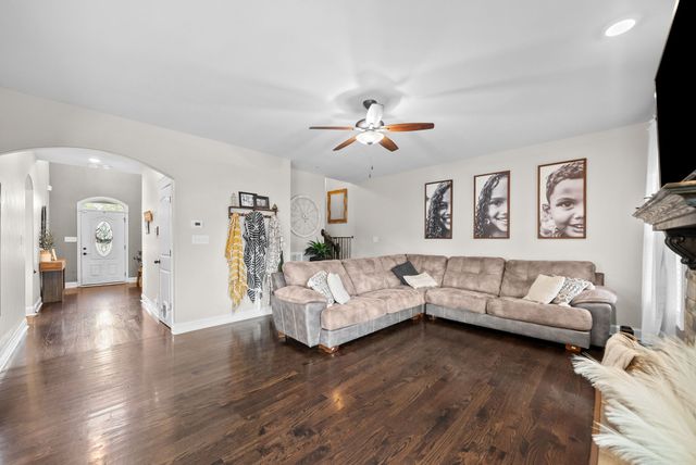 295 Castleton Ct, Clarksville, TN 37043