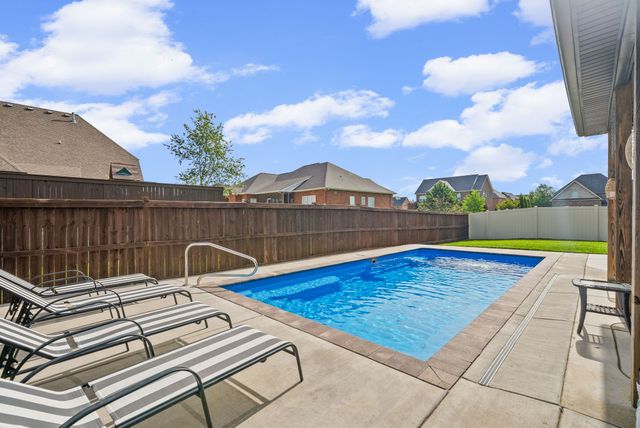 295 Castleton Ct, Clarksville, TN 37043