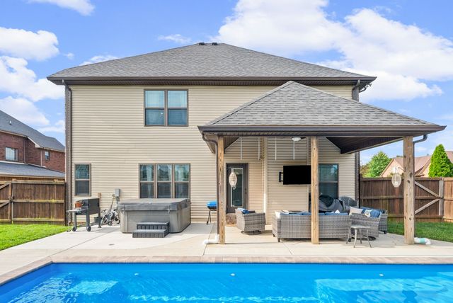 295 Castleton Ct, Clarksville, TN 37043