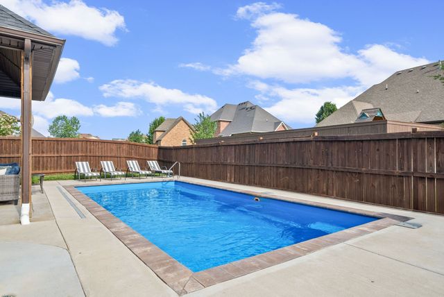 295 Castleton Ct, Clarksville, TN 37043