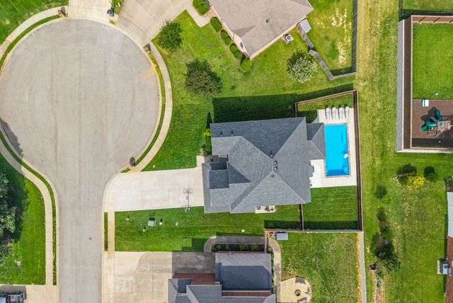 295 Castleton Ct, Clarksville, TN 37043