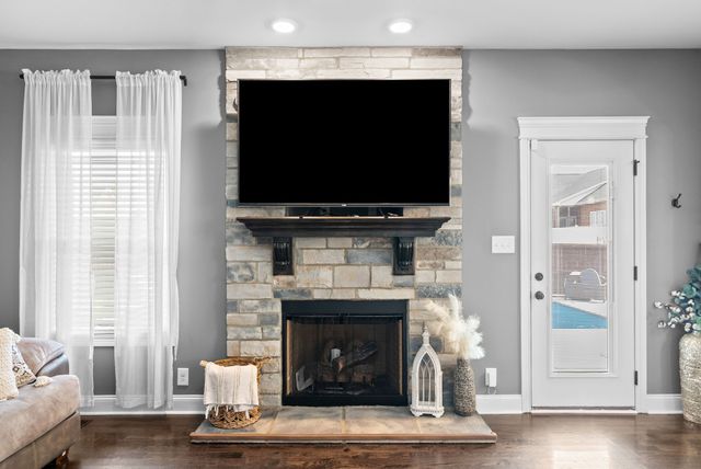 295 Castleton Ct, Clarksville, TN 37043