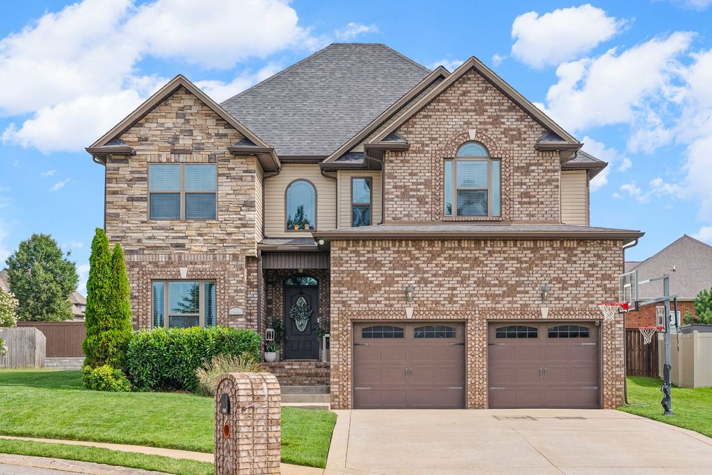 295 Castleton Ct, Clarksville, TN 37043