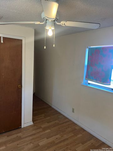 3111 Hicks, San Antonio, TX 78210