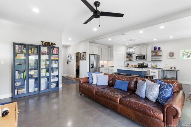 146 Golden Eagle, Canyon Lake, TX 78133
