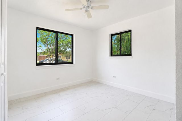 5700 SW 37th Court, Davie, FL 33314