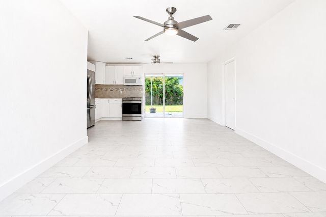 5700 SW 37th Court, Davie, FL 33314