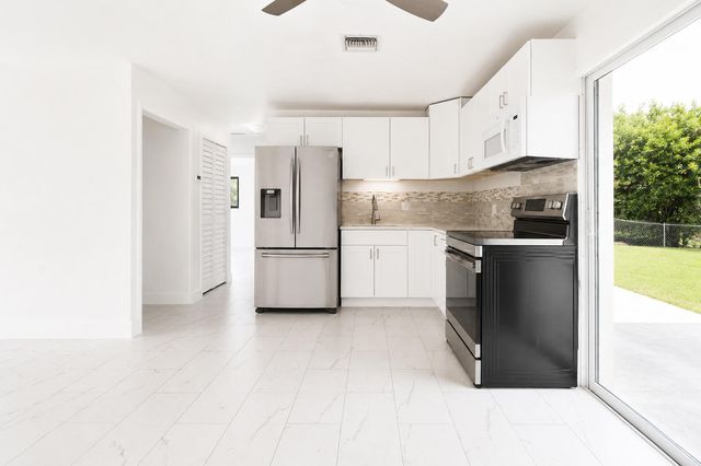 5700 SW 37th Court, Davie, FL 33314