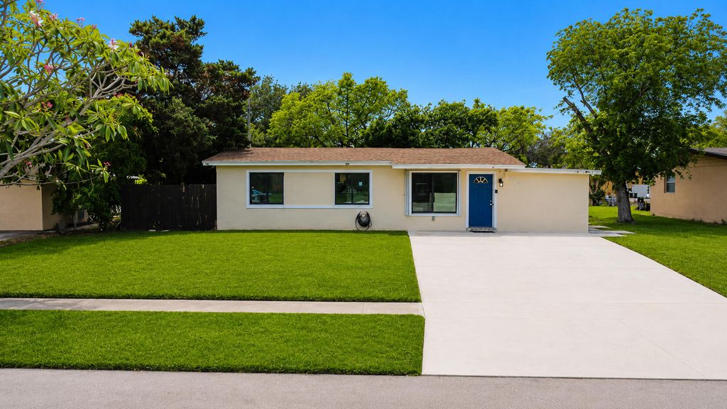 5700 SW 37th Court, Davie, FL 33314
