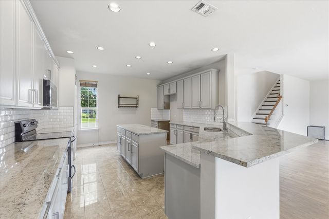 207 Moonlight Drive, Euless, TX 76039
