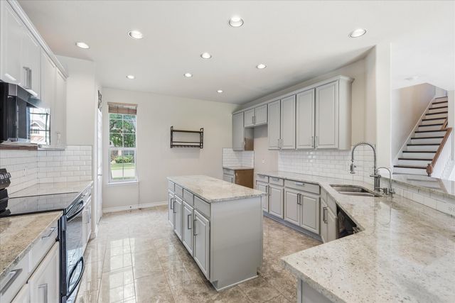207 Moonlight Drive, Euless, TX 76039