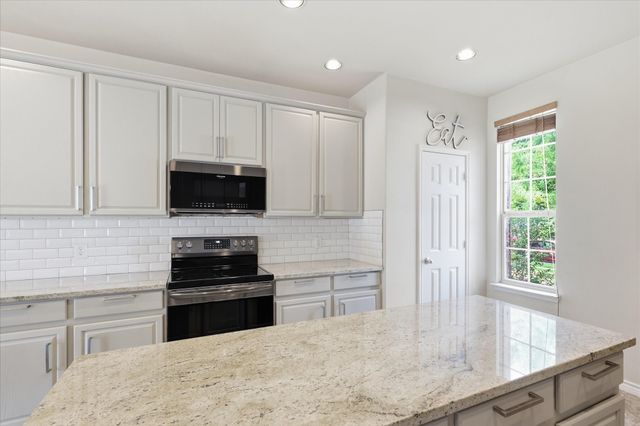 207 Moonlight Drive, Euless, TX 76039