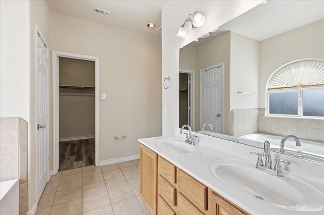207 Moonlight Drive, Euless, TX 76039