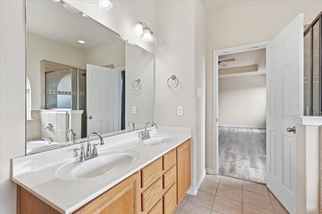 207 Moonlight Drive, Euless, TX 76039