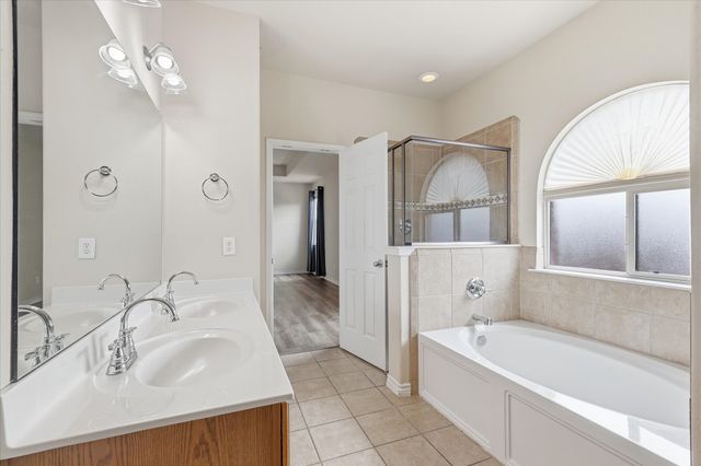 207 Moonlight Drive, Euless, TX 76039