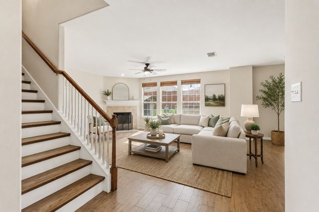 207 Moonlight Drive, Euless, TX 76039