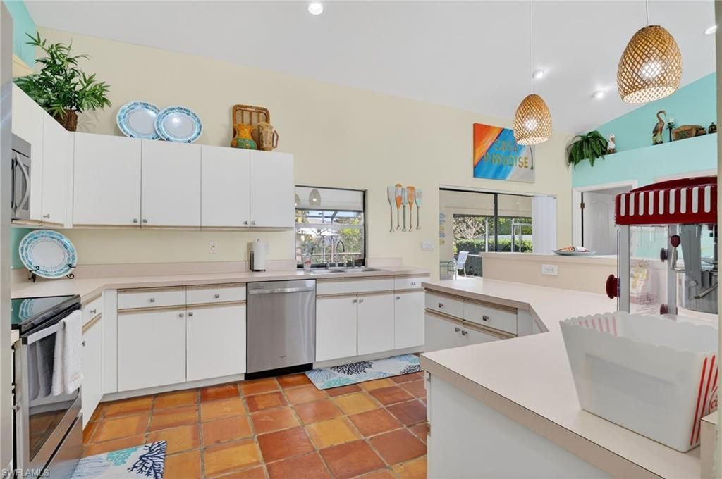 Image 13 of property listing at 2123 SW 49th TER, Cape Coral, FL 33914