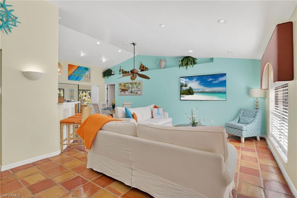 Image 4 of property listing at 2123 SW 49th TER, Cape Coral, FL 33914