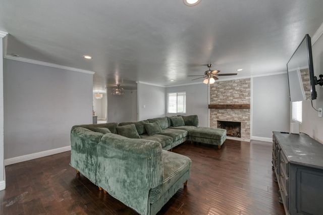 1175 N Frankwood Avenue, Reedley, CA 93654