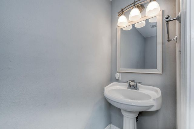 1175 N Frankwood Avenue, Reedley, CA 93654