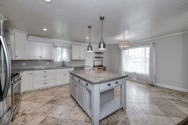 1175 N Frankwood Avenue, Reedley, CA 93654